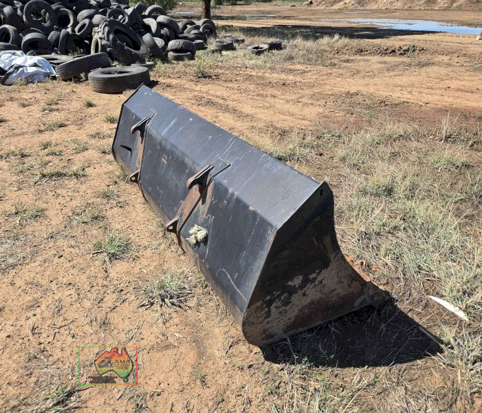 8' tractor bucket - photo 3