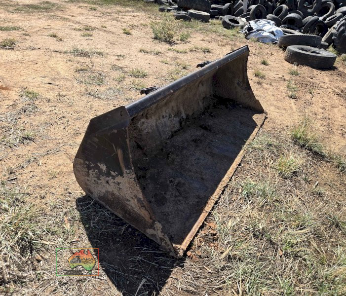 8' tractor bucket - photo 2