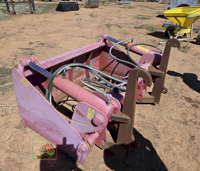 Silage block cutter