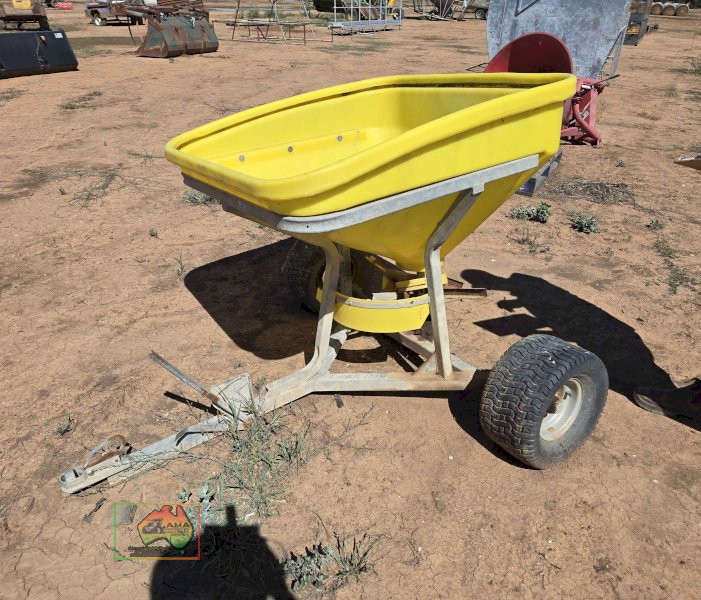 Trailing ATV fertiliser spreader