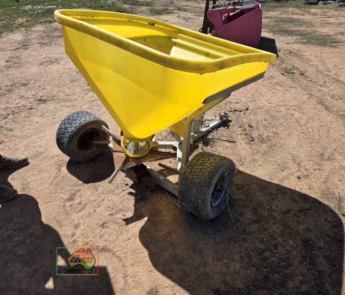 Trailing ATV fertiliser spreader - photo 3