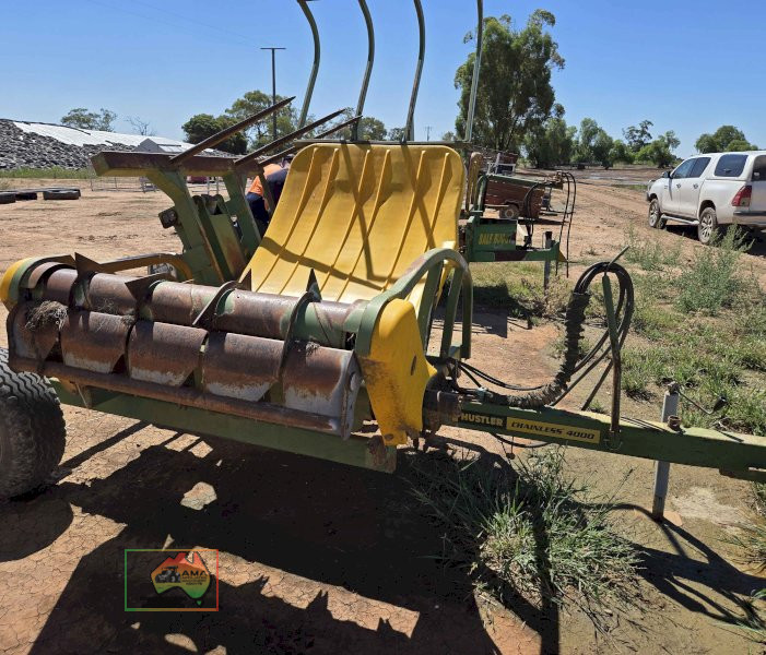 Hustler Chainless 4000 bale feed out wagon