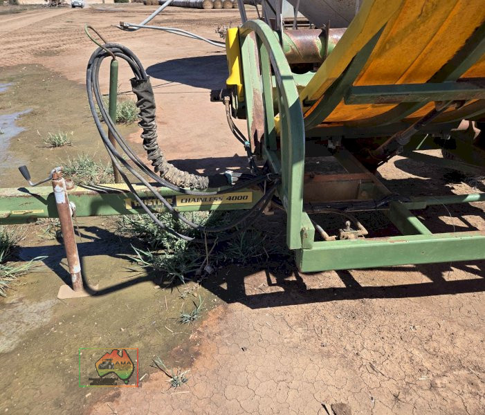 Hustler Chainless 4000 bale feed out wagon - photo 5