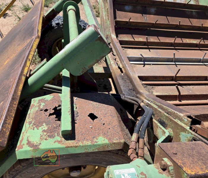 JN&R bale buggy feed out wagon - photo 6
