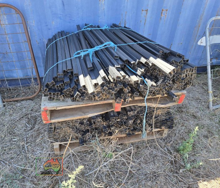 2 pellets of poly fence droppers - photo 3