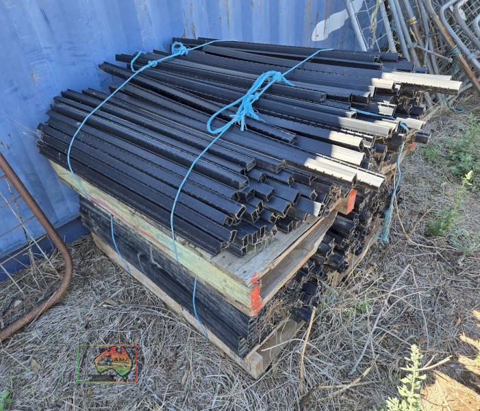 2 pellets of poly fence droppers - photo 2