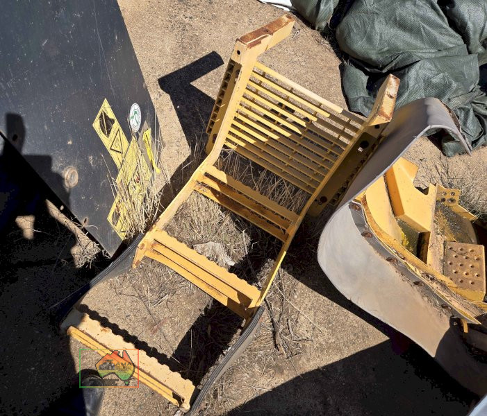 1 x Volvo L70 loader step