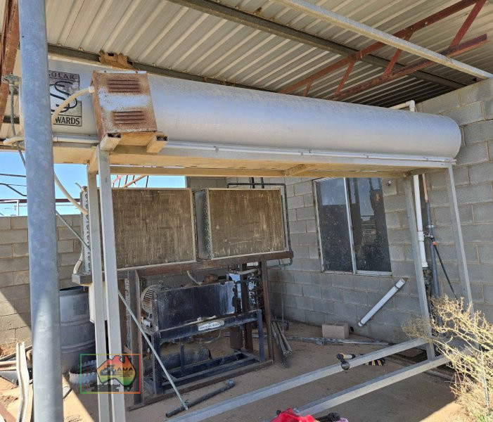 Solar Edwards hot water unit - photo 1