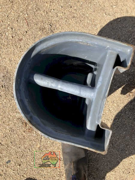 2 x 5 teat Polymaster calf feeders - photo 3