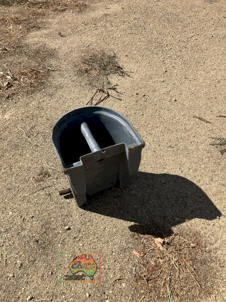 2 x 5 teat Polymaster calf feeders - photo 3