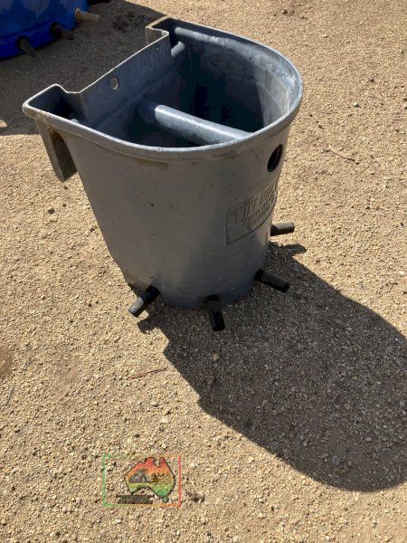 1 x 5 teat Polymaster calf feeder