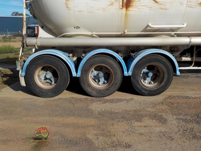 Farm Water Tanker (Damaged) - photo 3