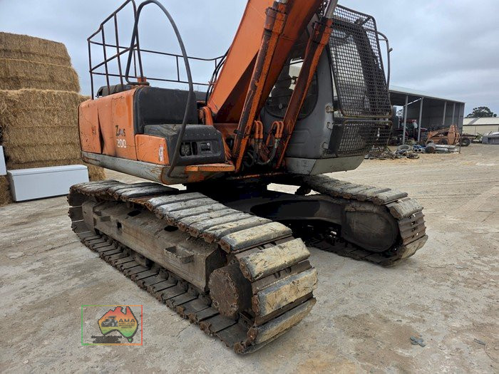 Hitachi ZX200 Excavator with Shear & Grab - photo 4