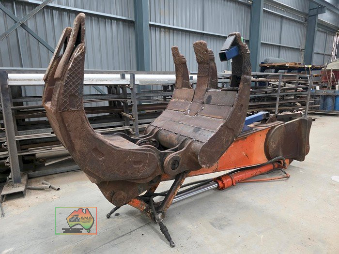 Hitachi ZX200 Excavator with Shear & Grab - photo 19