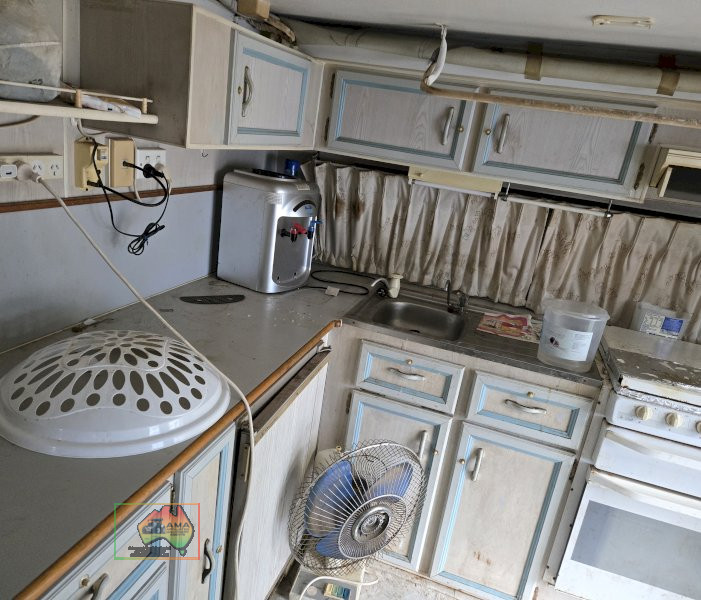 1994 Regal Caravan with Awning. (REDUCED) - photo 5