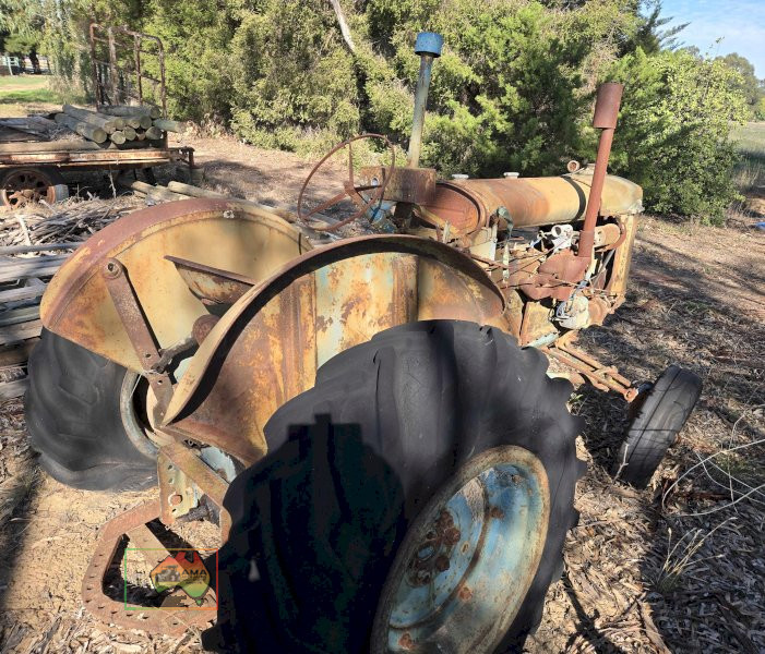Fordson E27n Tractor - photo 7