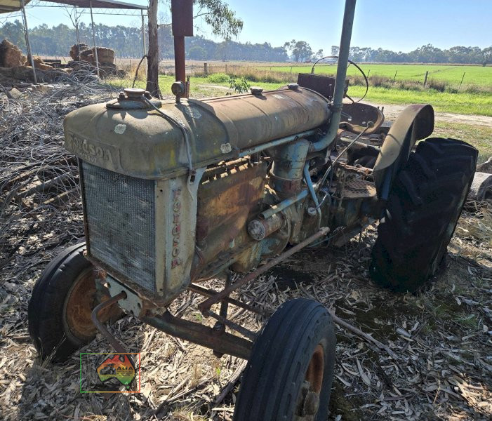Fordson E27n Tractor - photo 3