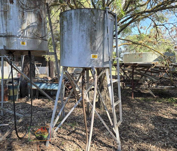 Overhead Fuel Bowser 160 Gal. - photo 2
