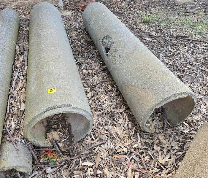 2x (18" x 8ft) Concrete Pipes