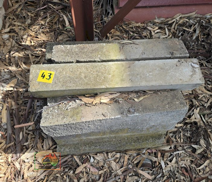 15x Concrete House Stumps