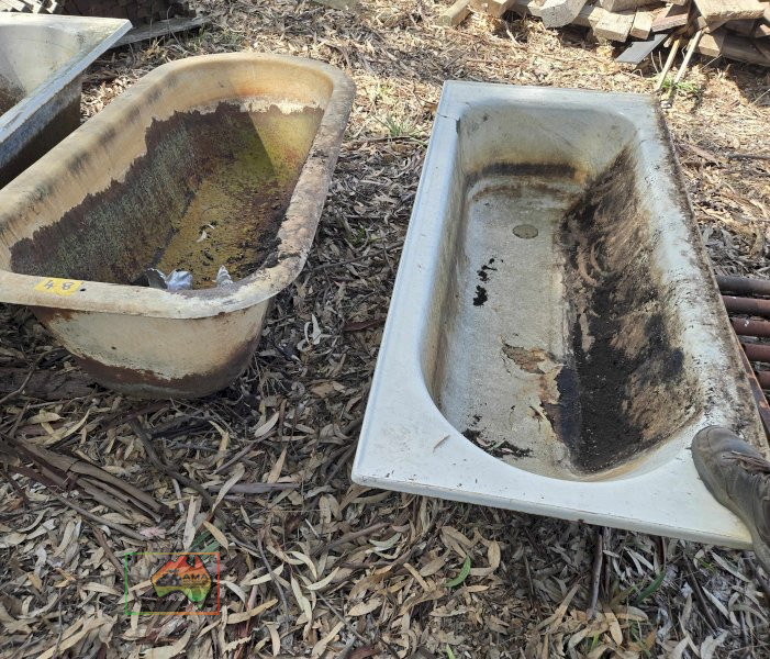 2x Cast Iron Baths & 5x Claw Feet