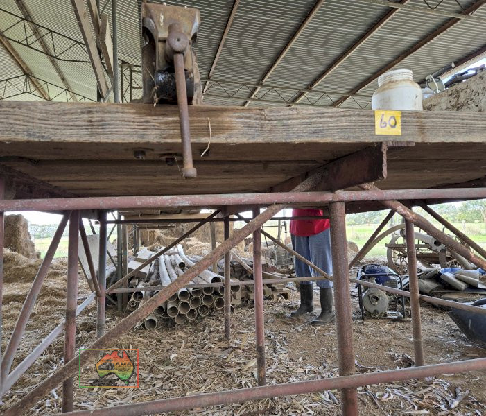 Solid W/Shop Table with Vice (1.9x2.3x1.0m) - photo 3