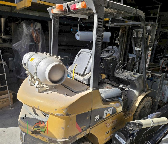 CAT GP25NT Forklift - photo 6