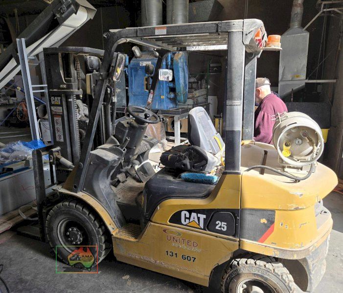 CAT GP25NT Forklift - photo 8