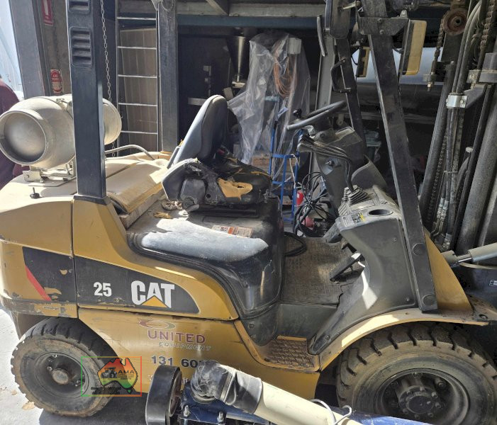 CAT GP25NT Forklift - photo 5
