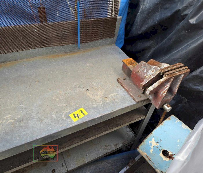 Steel work bench with vice - photo 2
