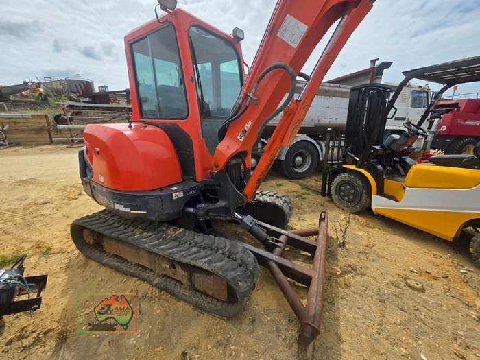 Kubota KX121-3 Excavator - photo 4