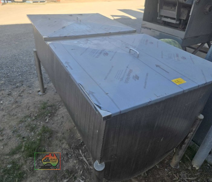 Stainless steel tank with new lids