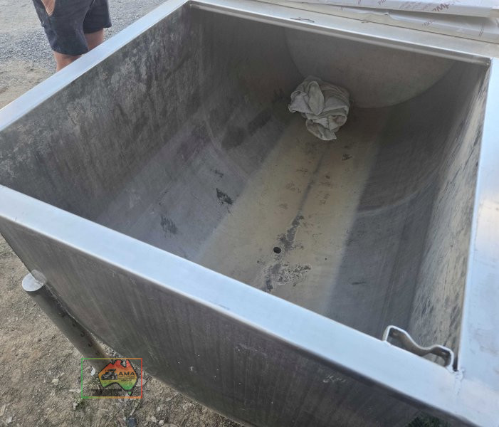 Stainless steel tank with new lids - photo 3