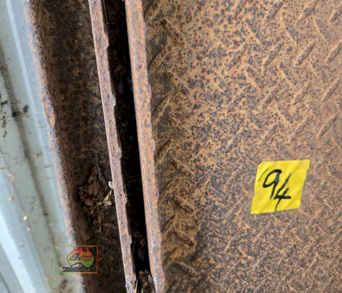 3x H/duty Steel Ramps 5'6" x 11" - photo 3