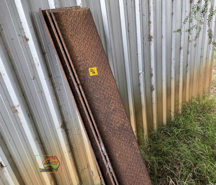 3x H/duty Steel Ramps 5'6" x 11" - photo 2