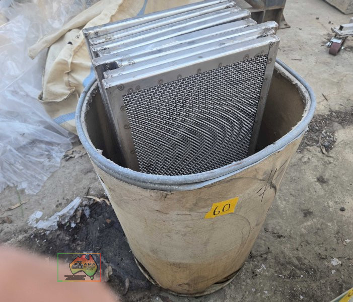 8 x stainless steel sieve screens