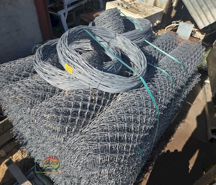 16 coils x Brand new heavy mesh fencing wire plus complete top and bottom wire coils and barb - photo 2