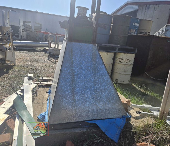 Grain hopper bin