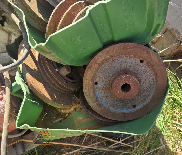 3 tubs of assorted v-belt pulleys - photo 3