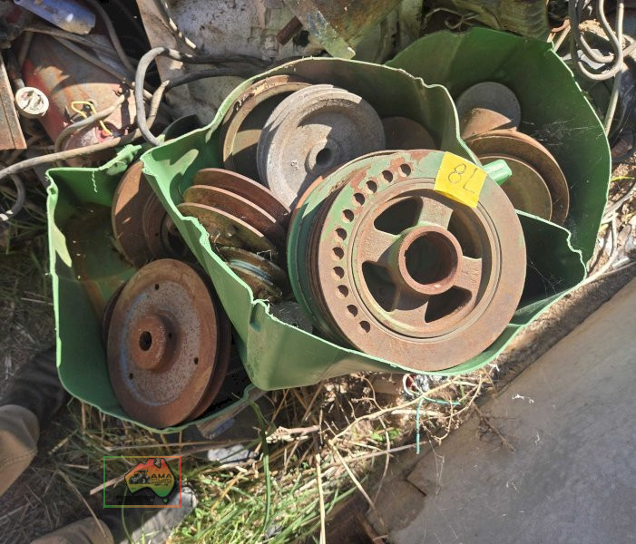 3 tubs of assorted v-belt pulleys - photo 2