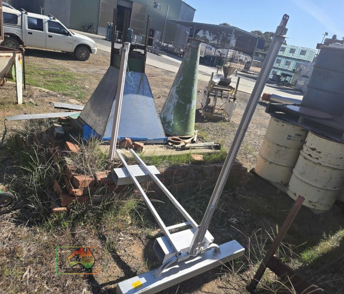 Small trolley or auger stand on wheels - photo 2