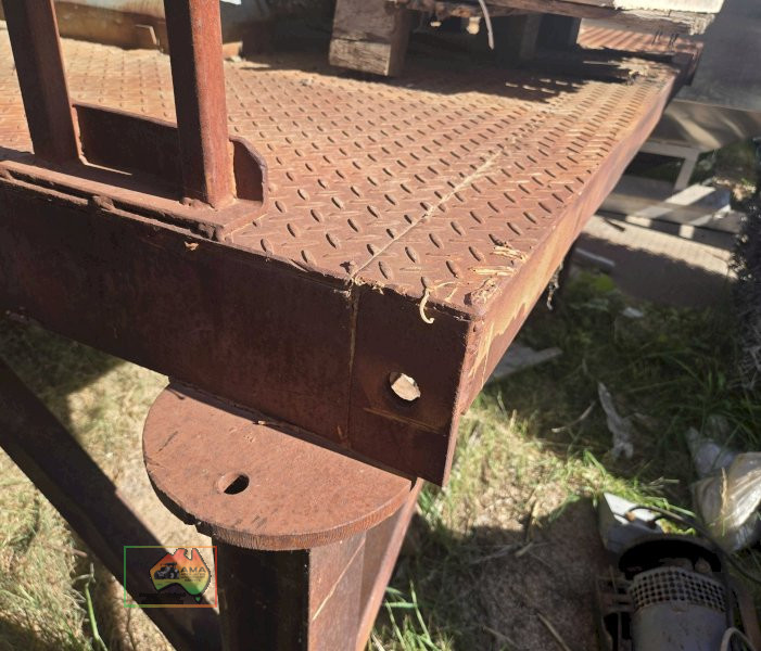 Large heavy steel table - photo 3