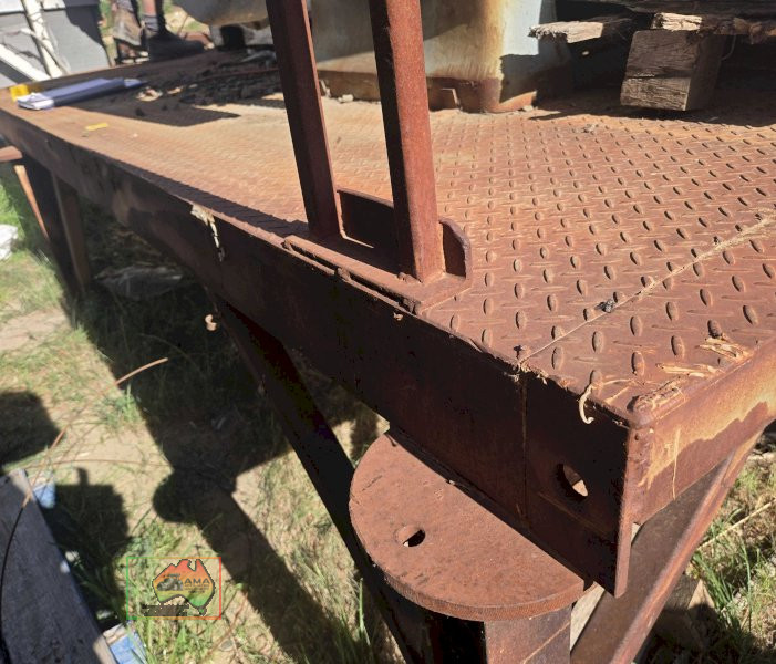 Large heavy steel table - photo 4