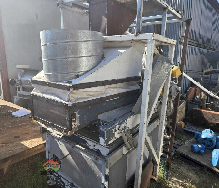 Multideck grain cleaner
