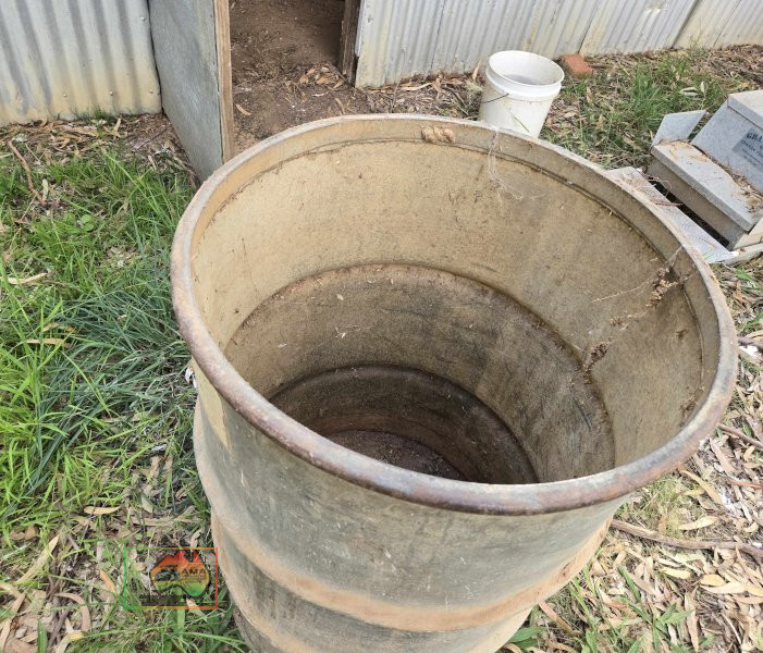 Chook Feed Storage Bin - photo 2