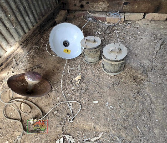 2x Kero Heaters & 2x Heat Lamps