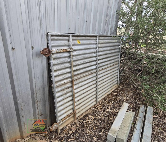 Steel Shed Door on Rollers - photo 2