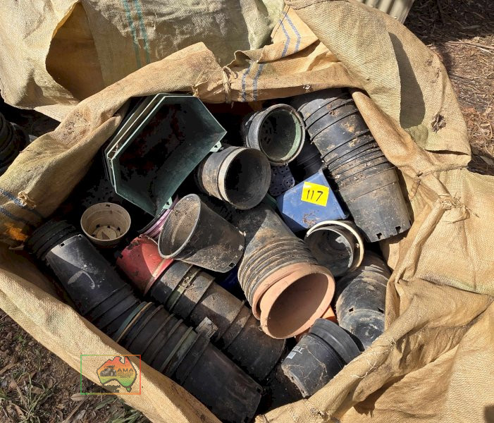 2 Woolpacks of Plant Pots - photo 1