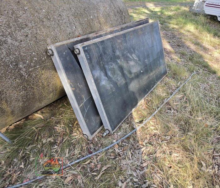 2x Solar Hot Water Panels
