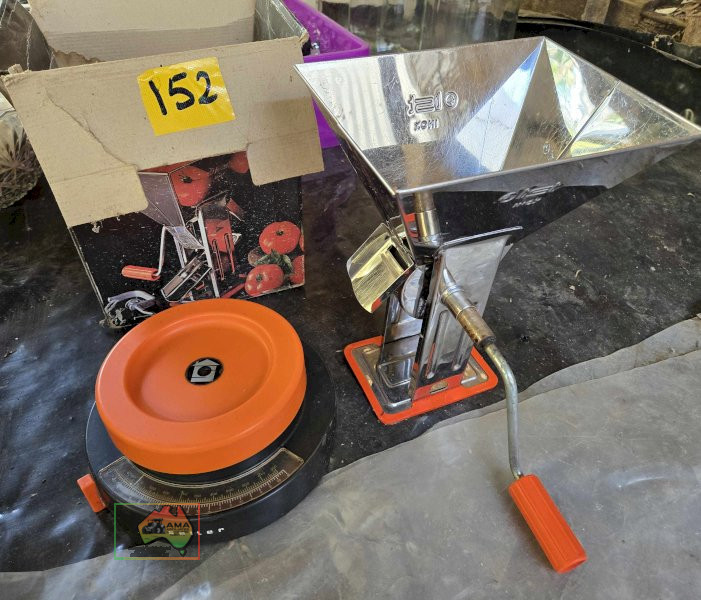New Tomato Moule' Juicer & Kitchen Scales